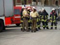 Einsatz Hoehenretter Koeln 2 Personen hingen in Gondel fest P105
